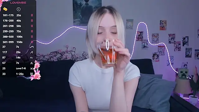 Megan--chan online show from March 22, 5:03 pm