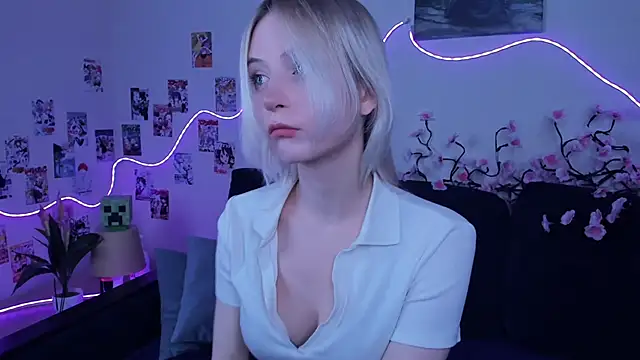 Snapshot of Megan--chan chatting on January 15, 5:16 pm Megan--chan online show from January 15, 5:16 pm