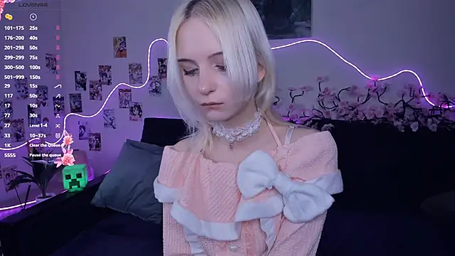 Snapshot of Megan--chan chatting on November 29, 8:09 pm Megan--chan online show from November 29, 8:09 pm