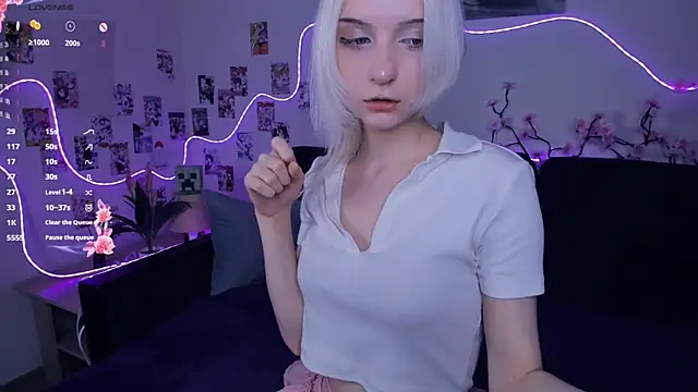 Snapshot of Megan--chan chatting on November 14, 7:17 pm Megan--chan online show from November 14, 7:17 pm