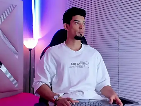 Snapshot of prince_arthur77 chatting on July 21, 1:56 pm prince arthur77 online show from July 21, 1:56 pm