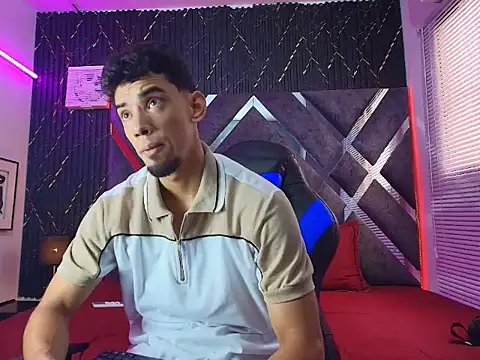 Snapshot of prince_arthur77 chatting on July 1, 2:17 pm prince arthur77 online show from July 1, 2:17 pm
