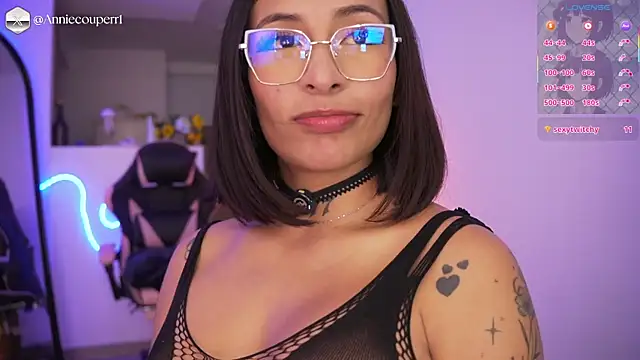 Snapshot of AnnieCouperr chatting on May 22, 8:51 pm AnnieCouperr online show from May 22, 8:51 pm