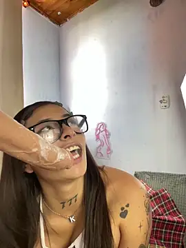 AnnieCouperr online show from November 28, 3:45 pm