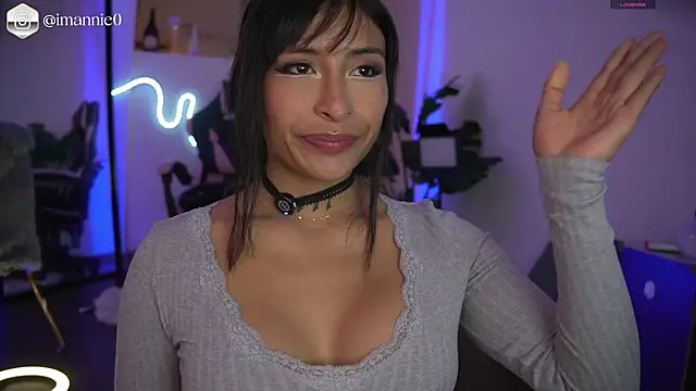 AnnieCouperr online show from April 17, 9:50 pm