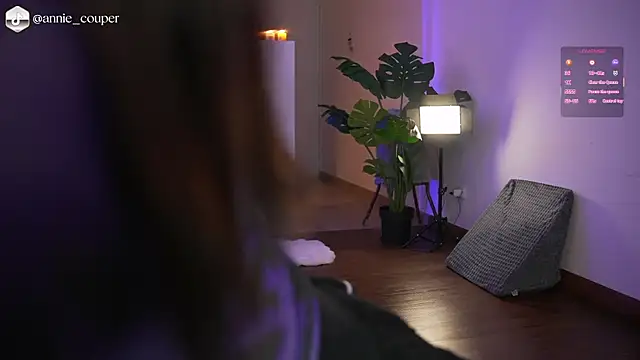 AnnieCouperr online show from March 29, 7:59 pm