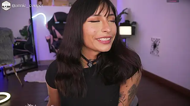 Snapshot of AnnieCouperr chatting on April 23, 9:49 pm AnnieCouperr online show from April 23, 9:49 pm