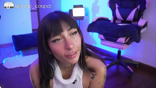AnnieCouperr online show from February 22, 7:59 pm