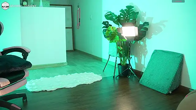 AnnieCouperr online show from March 17, 7:50 pm