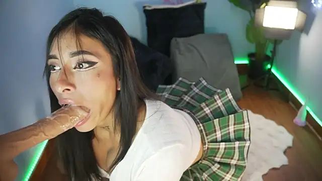 AnnieCouperr online show from January 10, 7:53 pm