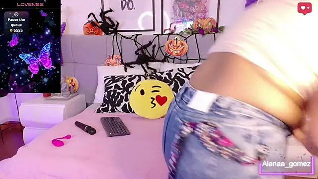 Snapshot of Alanaa_Gomez chatting on October 11, 2:51 pm Alanaa Gomez online show from October 11, 2:51 pm
