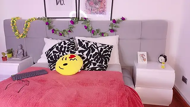 Snapshot of Alanaa_Gomez chatting on September 27, 1:50 pm Alanaa Gomez online show from September 27, 1:50 pm