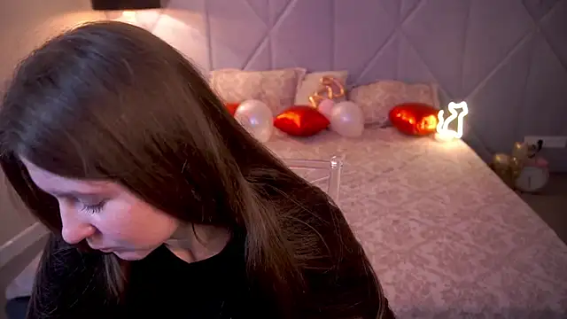 Snapshot of CraveeDoll chatting on February 7, 1:52 pm CraveeDoll online show from February 7, 1:52 pm