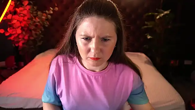 Snapshot of CraveeDoll chatting on February 16, 8:07 pm CraveeDoll online show from February 16, 8:07 pm