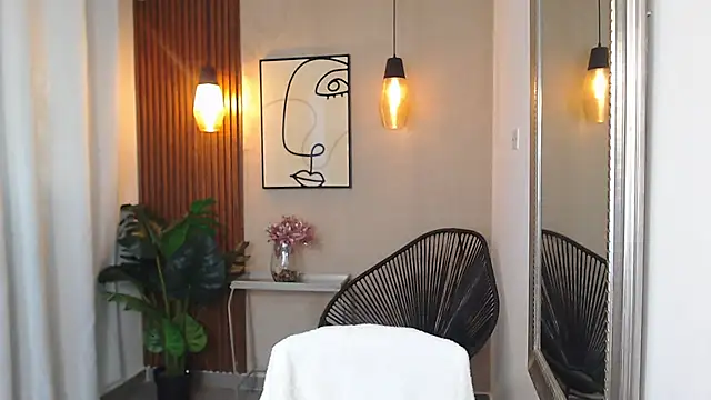 Lia Mar  online show from April 16, 6:30 pm