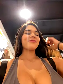 BellaLeclair online show from December 4, 6:51 pm