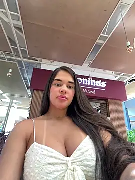 BellaLeclair online show from April 26, 3:20 pm