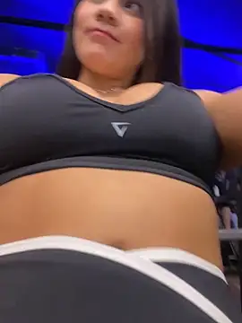 BellaLeclair online show from December 17, 6:35 pm