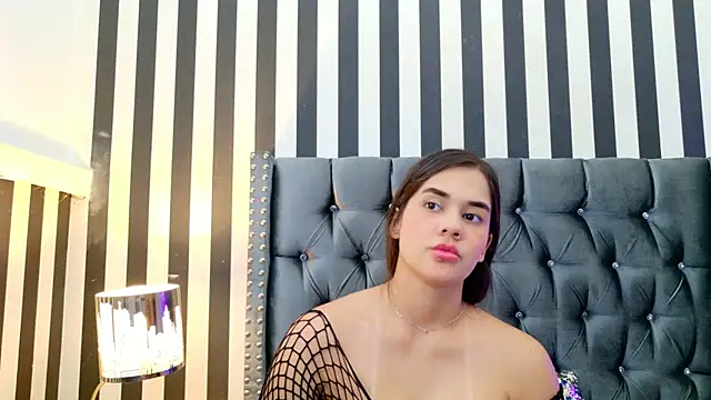 BellaLeclair online show from January 9, 4:25 pm