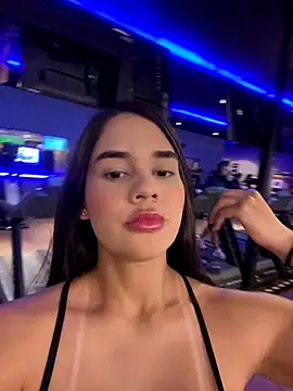 BellaLeclair online show from December 14, 4:34 pm