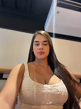 BellaLeclair online show from June 11, 9:01 pm