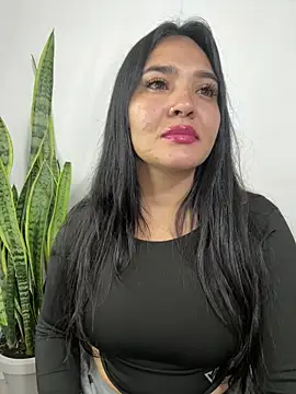 Snapshot of meli__brown chatting on May 18, 1:28 am meli brown online show from May 18, 1:28 am