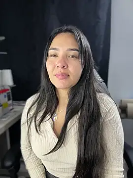 Snapshot of meli__brown chatting on June 5, 1:43 am meli brown online show from June 5, 1:43 am