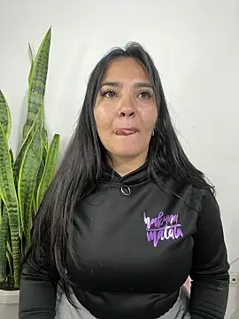 Snapshot of meli__brown chatting on May 19, 1:21 am meli brown online show from May 19, 1:21 am