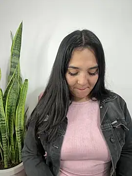 Snapshot of meli__brown chatting on May 13, 11:45 pm meli brown online show from May 13, 11:45 pm