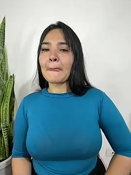 Snapshot of meli__brown chatting on May 7, 10:13 pm meli brown online show from May 7, 10:13 pm