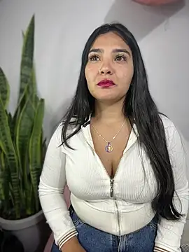 Snapshot of meli__brown chatting on May 31, 5:46 am meli brown online show from May 31, 5:46 am