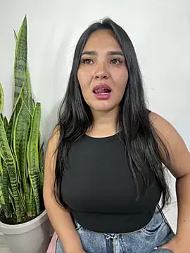 Snapshot of meli__brown chatting on May 16, 2:10 am meli brown online show from May 16, 2:10 am