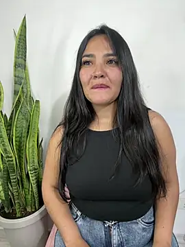Snapshot of meli__brown chatting on May 16, 1:37 am meli brown online show from May 16, 1:37 am