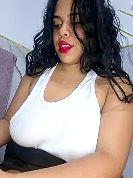 Yemaly Lee online show from May 3, 9:51 pm