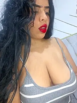 Yemaly Lee online show from May 4, 9:06 pm