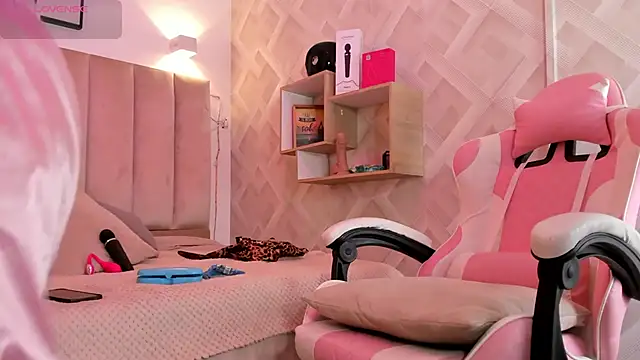 Snapshot of Clhoe_Johnson chatting on October 24, 12:26 pm Clhoe Johnson online show from October 24, 12:26 pm