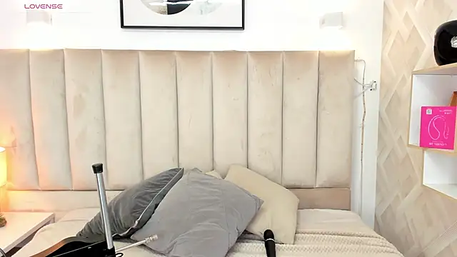 Snapshot of Clhoe_Johnson chatting on November 27, 7:36 pm Clhoe Johnson online show from November 27, 7:36 pm