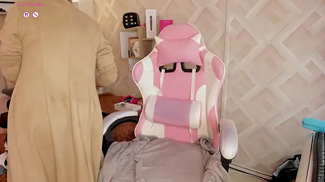 Clhoe Johnson online show from March 9, 12:41 pm