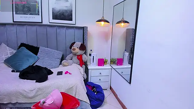 Snapshot of Clhoe_Johnson chatting on November 8, 12:20 pm Clhoe Johnson online show from November 8, 12:20 pm