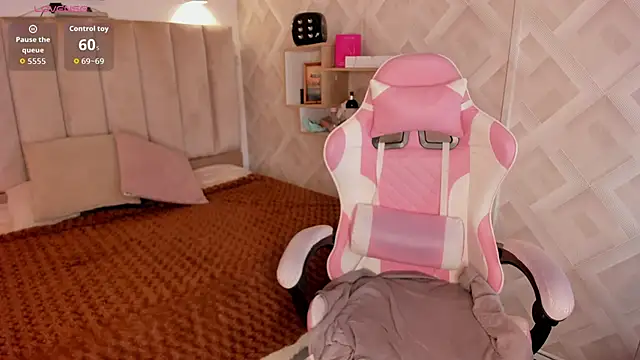 Clhoe Johnson online show from February 25, 12:49 pm