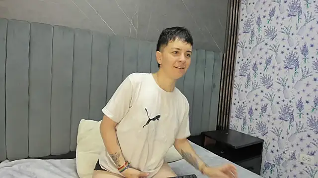 Snapshot of _Hannah_Hot chatting on December 1, 1:28 am Hannah Hot online show from December 1, 1:28 am