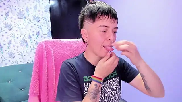 Snapshot of _Hannah_Hot chatting on October 26, 2:45 am Hannah Hot online show from October 26, 2:45 am