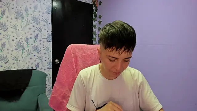 Snapshot of _Hannah_Hot chatting on October 24, 2:32 am Hannah Hot online show from October 24, 2:32 am