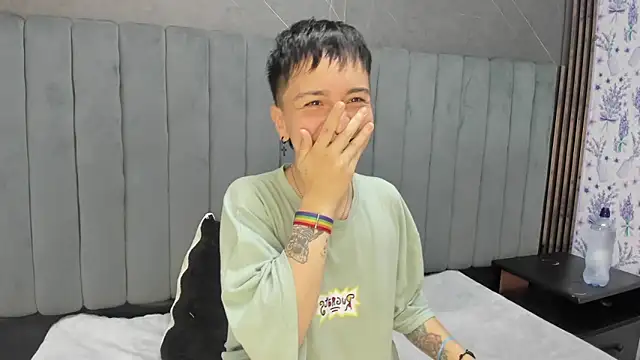 Snapshot of _Hannah_Hot chatting on December 14, 1:34 am Hannah Hot online show from December 14, 1:34 am