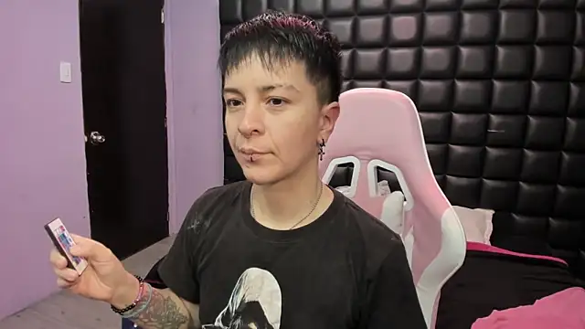 Snapshot of _Hannah_Hot chatting on November 19, 1:55 pm Hannah Hot online show from November 19, 1:55 pm