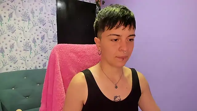 Snapshot of _Hannah_Hot chatting on October 18, 2:02 am Hannah Hot online show from October 18, 2:02 am