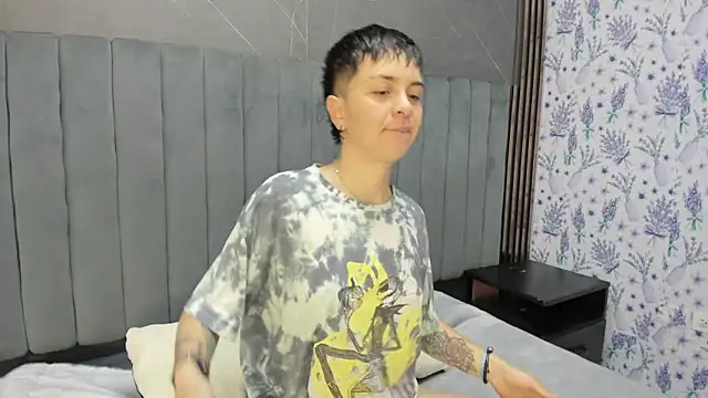 Snapshot of _Hannah_Hot chatting on December 2, 1:06 am Hannah Hot online show from December 2, 1:06 am