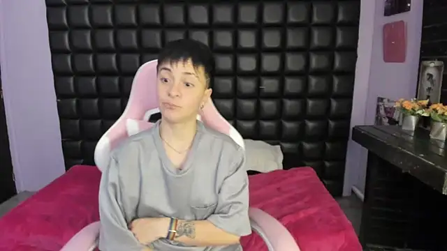 Snapshot of _Hannah_Hot chatting on November 14, 12:14 am Hannah Hot online show from November 14, 12:14 am