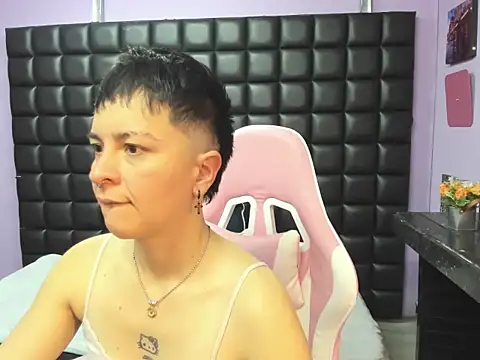 Snapshot of _Hannah_Hot chatting on November 22, 1:21 pm Hannah Hot online show from November 22, 1:21 pm