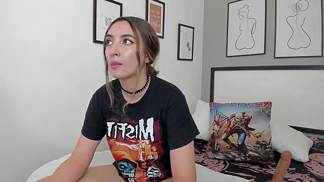 Alice Dickinssonn online show from March 2, 9:00 pm